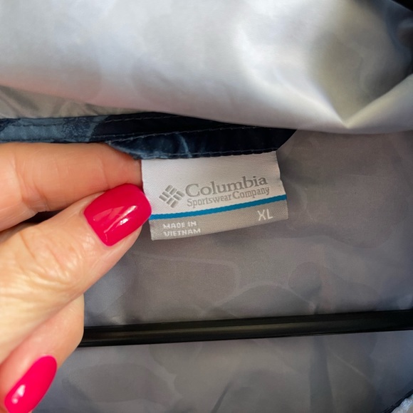 Columbia Lightweight Windbreaker - Picture 5 of 6